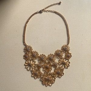 Adjustable flower necklace